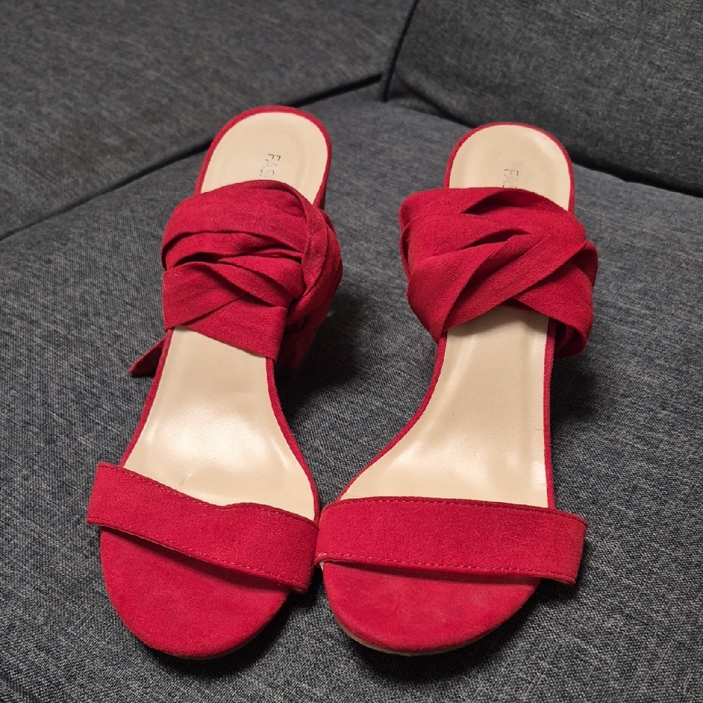 Elegant Red Women's Heela